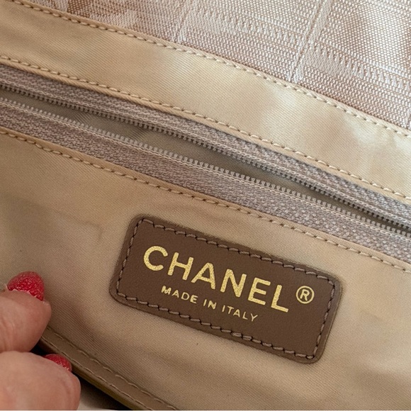 Chanel Travel Line Tote Beige CC Jacquard  very good condition pre loved 💕 - Picture 14 of 16